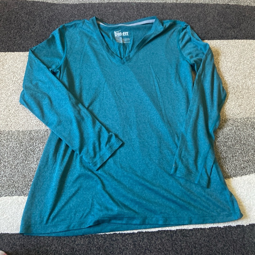 Nike Dri-Fit Sz Large Green Long Sleeve V-Neck Running Shirt